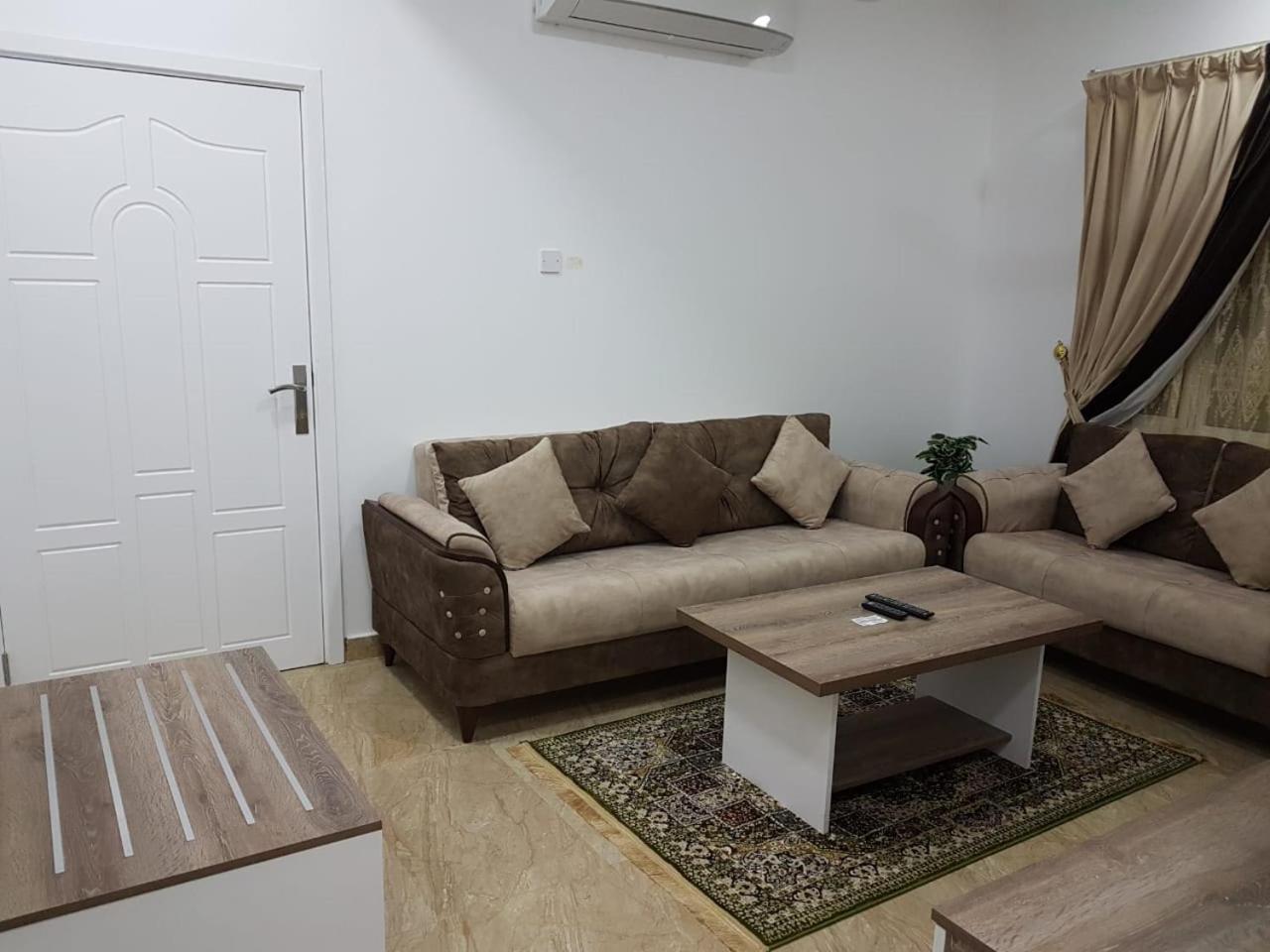 Orient Apartments Низва Екстериор снимка